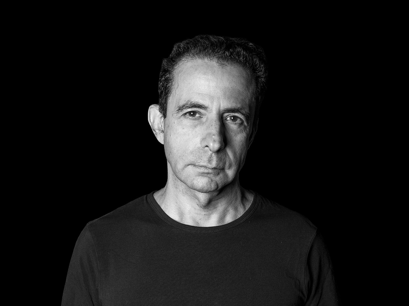 Jonathan Wingate hosting Sleeve Notes Nº.002