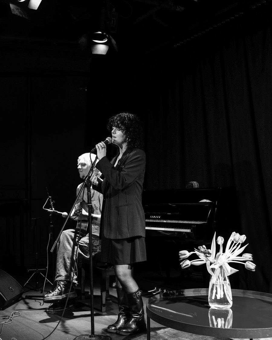 Betty-Lou & Matt, live in the room at Sleevenotes Nº.003