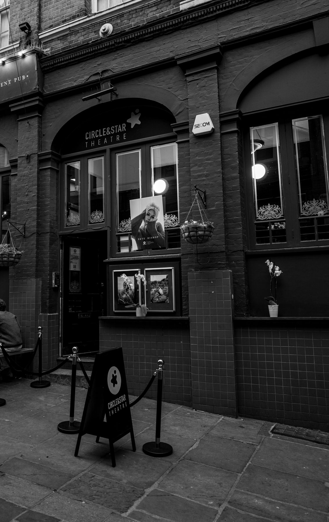 Circle & Star · 28 Heath Street, Hampstead